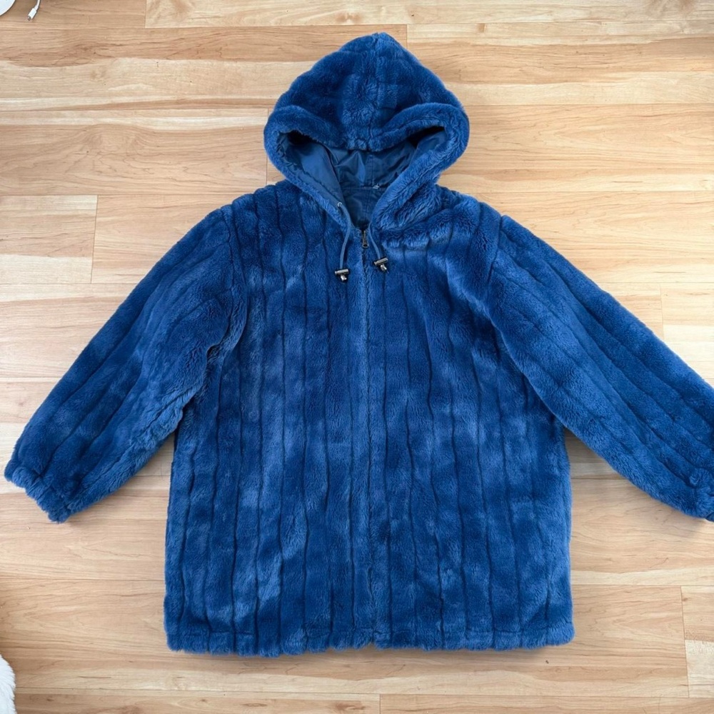 Deep blue faux fur hooded jacket with pockets - Picture 3 of 8